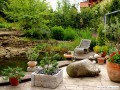 Gartenteich mit Sandsteinmauern